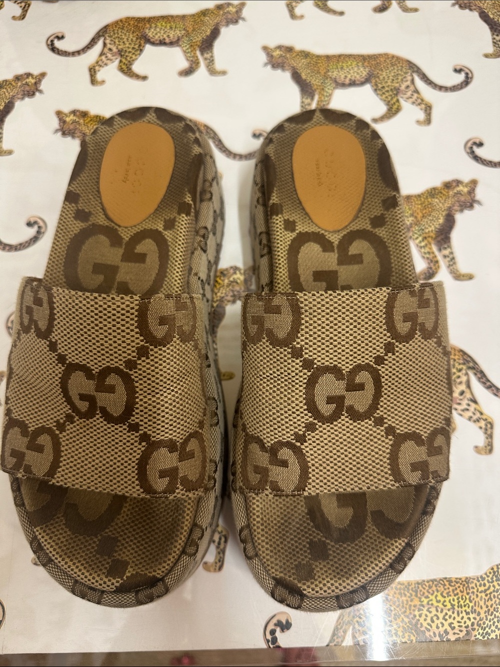 Gucci Womens Beige GG Logo Slide Sandals - size 38 1/2